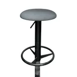 Begagnat telefonbås PodBooth från Martela i blått, med bord och stol. Mått: Höjd 228 cm x Bredd 115 cm x Djup 120 cm. 