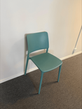 Begagnad utestol Joy Chair i turkos. Mått: sitthöjd 45.5 cm, sitsdjup 42 cm, sittbredd 41 cm, totalhöjd 80 cm. 