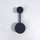 Begagnad klädhängare Afteroom Small från Audo Copenhagen. I svart metall. Mått bredd 18.5 cm, djup 4 cm och höjd 7.4 cm. 