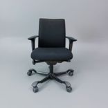Begagnad kontorsstol H05 från HÅG i svart. Mått: Sitthöjd justerbar mellan 43 cm och 54 cm. 