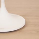 Begagnad golvlampa från By Rydéns i vitt. Mått: höjd 163 cm, lampskärm med 40 cm diameter och fot med 32 cm diameter. 