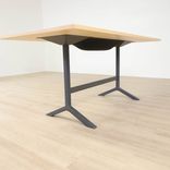Begagnat projektbord Funk från Lammhults med kabelbox. Mått: 200 × 100 × 90 cm. 