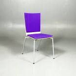 Begagnad lila konferensstol med silverben från Bombastik, modell Slim. Perfekt för kontor och mötesrum.