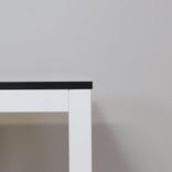 Begagnat konferensbord Artur från SA Möbler i vitt med kabelluckor med powerboxar. Mått: Höjd: 72 cm, Längd: 260 cm, Djup: 90 cm.  