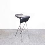 Begagnad barstol Diva från Johanson Design i svart färg. Mått: sitthöjd 81 cm, djup 46 cm, bredd 36 cm. 