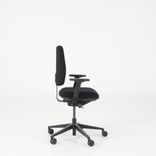 Begagnad kontorsstol James från Martela i svart. Mått: Sitthöjd 46–58 cm, sittbredd 46 cm och sittdjup 44 cm. 