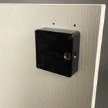 Begagnat personalskåp från Övrig med två luckor i vit färg. Utrustad med RFID-lås för hög säkerhet. Mäter 45x47x130 cm. Garanti 2 år.