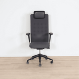 Begagnad kontorsstol ID Trim från Vitra i grått tyg. Mått: Höjd: 99 -110 cm, Höjd på ryggstöd: 60 cm, Sitthöjd: 40 - 52 cm. 