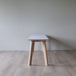 Begagnad sittbänk CPH DEUX 215 i vit färg från HAY. Mått: Mått: Längd: 200 cm Bredd: 35 cm Höjd: 45 cm. 
