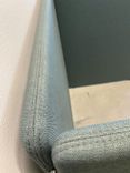 Begagnat arbetsbås A30 Peak Design Booth från Götessons i turkos. Mått: bredd 140 cm och höjd 140 cm. 