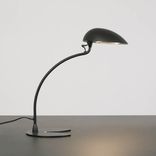 Begagnad svart skrivbordslampa Rabbit från Glamox Luxo. Mått: Höjd: 40 cm Lamphuvud: 18x13,5 cm. 