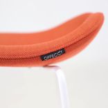 Begagnad barstol Duo från Offecct i orange. Mått: Höjd 80 cm, bredd 42 cm, djup 37 cm. 