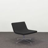 Begagnad fåtölj Bond från Offecct i svart med kromade ben. Mått: höjd: 70 cm, bredd: 69 cm, sitthöjd: 41 cm. 