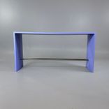 Begagnat projektbord Primo från Balzar Beskow i lila. Mått: bredd 180 cm, djup 50 cm och höjd 90 cm. 