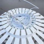 Begagnad taklampa från Fritz Hansen, modell Pallas vit. Med lackerade metall lameller. Mått: diameter 75 cm och höjd 76 cm.  