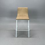 Begagnad barstol från Lotus Furniture i brunt tyg och vitt stativ med fotstag och plastfötter. Mått: Bredd 48 cm, djup 52 cm, höjd 93 cm, sitthöjd 63 cm. 