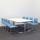 Begagnad konferensstol Viper 280 från Materia med helklädd ljusblå sits, förkromade stålbensmedar. Mått: Bredd 50 cm, djup 50 cm, sitthöjd 45 cm. 