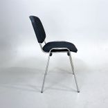 Begagnad konferensstol Azteca från Skafab med grå klädsel, svart rygg, kromade ben. Mått: Bredd 52,5 cm, djup 55 cm, höjd 83 cm, sitthöjd 47 cm. 