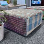 Begagnad flerfärgad sittpuff Antique Quilt Ottoman från HAY. Mått: Bredd: 80 cm, Djup: 80 cm, Höjd: 40 cm. 