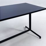 Begagnat cafébord Madison från Johanson Design i svart. Mått: Bredd 140 cm, 70 cm, Höjd 72 cm.  