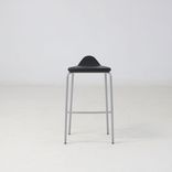 Begagnad barstol Plektrum från Materia i svart. Mått: sitthöjd 78 cm. Mått: höjd 87 cm, bredd 45 cm och djup 43 cm. 