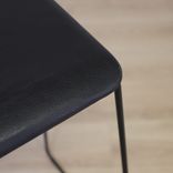 Begagnad barstol Montoya från Mitab i svart. Mått: Bredd 38 cm, djup 37 cm och höjd 75 cm.