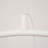 Begagnad taklampa Bob Bow från Zero med tre ljuskällor i vitt. Mått: Längd 233 cm, höjd 58,5 cm och lamphuvud ca 25 cm diameter.