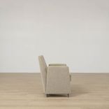 Begagnad fåtölj CD Lobby från Inno i beige tyg. Mått: höjd: 80,5 cm, Sitthöjd: 43,5 cm, Sittbredd: 49 cm, Sittdjup: 50 cm. 