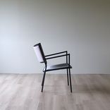Begagnad fåtölj Jig från Massproductions. Mått: Sittbredd: 62,9 cm, Sittdjup: 62,5 cm, Höjd: 76 cm, Sitthöjd: 38 cm. 