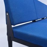 Begagnad soffa Reform från Johanson Design i blått med svarta ben. Mått: Bredd 180 cm, djup 65 cm och sitthöjd 46 cm.