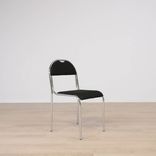 Begagnad konferensstol RX002 från ELJ i svart. Mått: Sitthöjd: 42 cm, Sittdjup: 38 cm, Sittbredd: 40 cm, Totala höjd: 81 cm. 