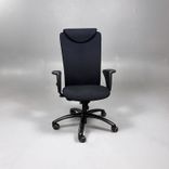 Begagnad kontorsstol Apollo från Savo i svart. Med arm och nackstöd. Mått: justerbar sitthöjd 45 - 60 cm. 