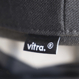Begagnad kontorsstol ID Trim från Vitra i grått tyg. Mått: Höjd: 99 -110 cm, Höjd på ryggstöd: 60 cm, Sitthöjd: 40 - 52 cm. 