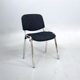 Begagnad konferensstol Azteca från Skafab med grå klädsel, svart rygg, kromade ben. Mått: Bredd 52,5 cm, djup 55 cm, höjd 83 cm, sitthöjd 47 cm. 