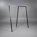 Begagnad klädhängare från HAY i Loop Stand Wardrobe. Tillverkad i svartlackad stål. Mått bredd 130 cm, djup 60 cm och höjd på 150 cm. 