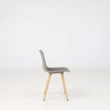 Begagnad konferensstol Grade från Lammhults. Höjd 79 cm, sitthöjd 47 cm, sittbredd 45 cm och sittdjup 40 cm. 