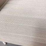 Begagnad soffa med hög rygg Smallroom Plus från Offecct I beige tyg med vita ben. Mått:  bredd 200 cm, djup 70 cm, Höjd 133 cm, Sitthöjd 44 cm. 