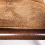 Begagnad fåtölj Ferdinand från Gärsnäs i mörkbrunt läder och ekstomme. Mått: Bredd 64,6 cm, djup 73 cm, höjd 75 cm och sitthöjd 38,5 cm 