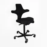 Begagnad kontorsstol Capisco från HÅG svart. Justerbar höjd 105–130 cm och sitthöjd 60–85 cm.