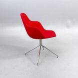 Begagnad konferensstol Palma från Offecct i rött med underrede i krom. Mått: Bredd 60 cm, Djup 64 cm, Höjd 81 cm, Sitthöjd 45 cm. 