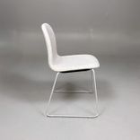 Begagnad konferensstol Visu från Muuto i gråbeige tyg och ljusgrått metallunderrede.  Mått: Bredd 53,5 cm, djup 50 cm, höjd 78 cm, sitthöjd 46 cm. 