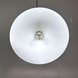 Begagnad taklampa Semi Small från Gubi i mässing med svart textilkabel. Mått: Diameter 30 cm, Höjd 15 cm. 
