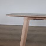 Begagnad sittbänk CPH DEUX 215 i vit färg från HAY. Mått: Mått: Längd: 200 cm Bredd: 35 cm Höjd: 45 cm. 