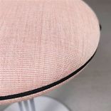 Begagnad balanspall Joi från Savo med rosa sits. Mått: Justerbar sitthöjd mellan 58 till 79 cm. 
