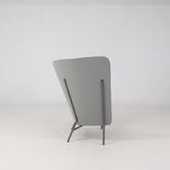 Begagnad fåtölj med hög rygg Aura från Inno i grå tygklädsel. Mått: Höjd 125 cm, sitthöjd 45 cm och sittdjup 57 cm. 