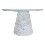 Begagnat bordsstativ konferensbord från Horreds, modell Tin. Konformad perforerad, i vitt. Mått: Höjd 69 cm x Bredd 92,5 cm x Djup 72 cm. 