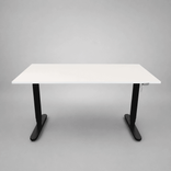 Begagnad kontorsgrupp med höj- och sänkbart skrivbord från Ikea samt kontorsstol Sayl från Herman i svart och vitt. Mått: Bredd 160 cm, Djup 80 cm, höjd 70–120 cm. 