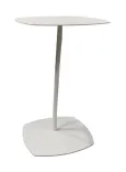 Begagnat laptopbord Add från Lammhults i vitt, med en lutande design. Mått: Höjd 66 cm x Bredd 45 cm x Djup 42,5 cm. 