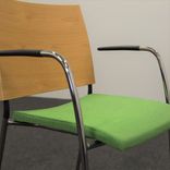 Begagnad konferensstol Spira från Lammhults med grön sits. Mått: Längd 83 cm, Sittbredd 41 cm, Sitthöjd 46 cm. 