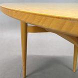 Begagnat soffbord Superellips från Bruno Mathsson i björk. Mått: bredd 120 cm, djup 71 cm, höjd 52 cm. 